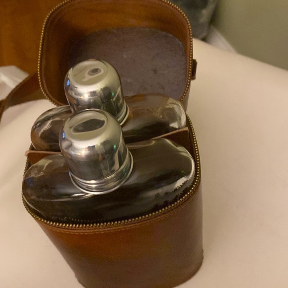 N/B Dining Vintage Double Glass Flasks In Leather Carry Bag With